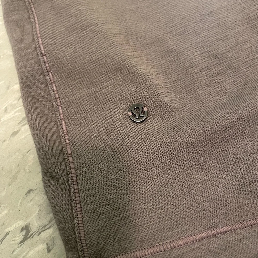 Lululemon - Picture 3 of 5
